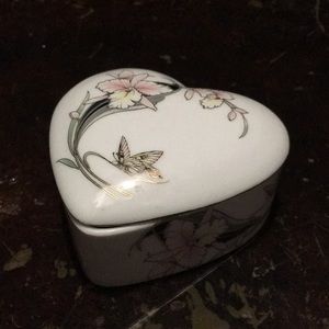 Fine china💖rare!💖 heart dish made in Japan🔥